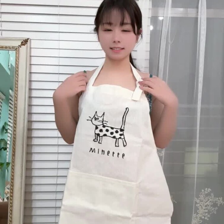いいね押してから見てね💕

今日はエプロンで生着替えしてみたよ！
ブラを脱ぐまではよかったけど...

パンツ