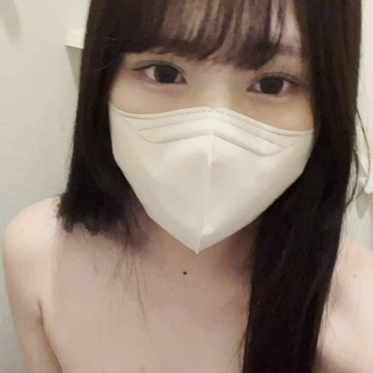 裸でおしっこしちゃいましたww