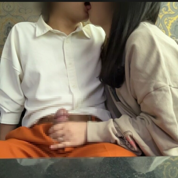 カラオケで…途中まで💖
いちゃいちゃちゅっちゅしてたらむらむら🥹
外から丸見えのお部屋だったから最後まではできなかっ