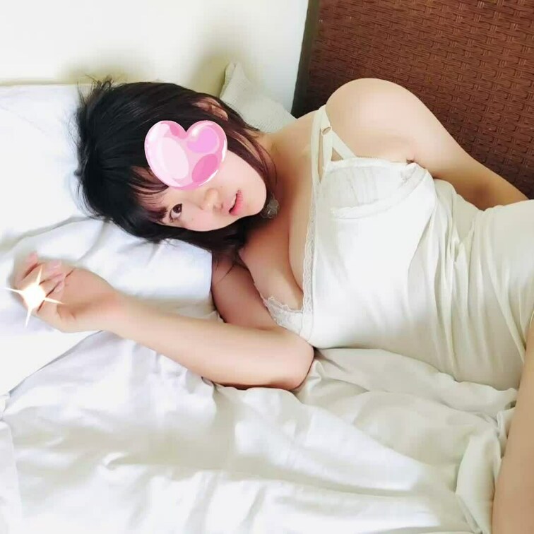 ホテルで待ち合わせ中✨✨
次は誰にお願いしようかな♡
たくさん気持ちよくしてくれて何回も出来る人がいいな