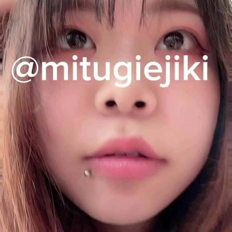 下アングルからべー