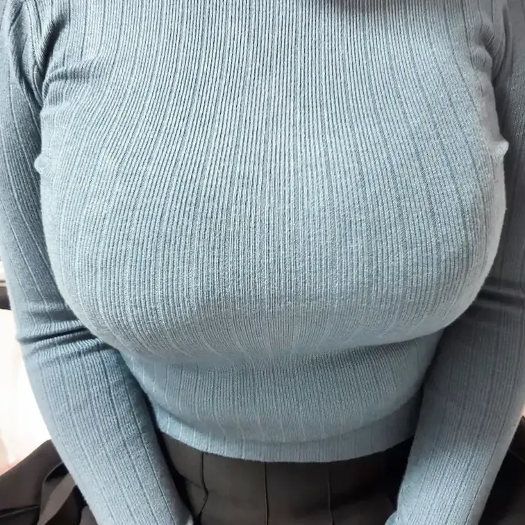 予告!
この画像の女の子のパイズリ動画が2/4に公開されます!
えぐいパイズリなので是非お楽しみに!