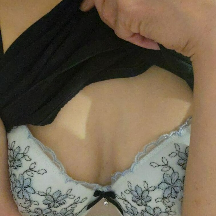 京子の愛液パンティほしいですか？
ほしい方はスタンダードプランに遊びに来てください❤
