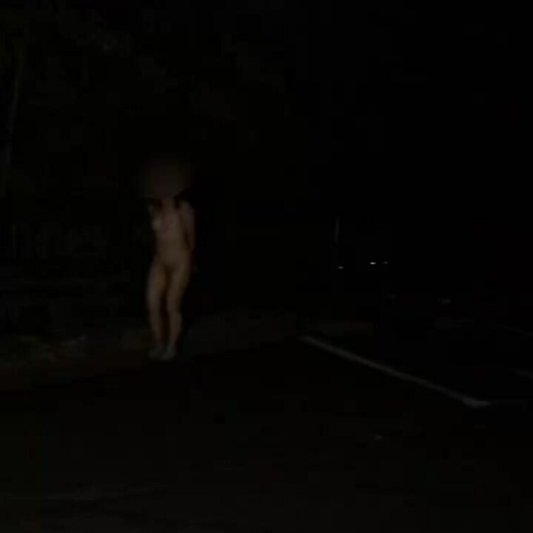 エロさより痴女
50を越えてる熟女人妻がただ徘徊する動画です