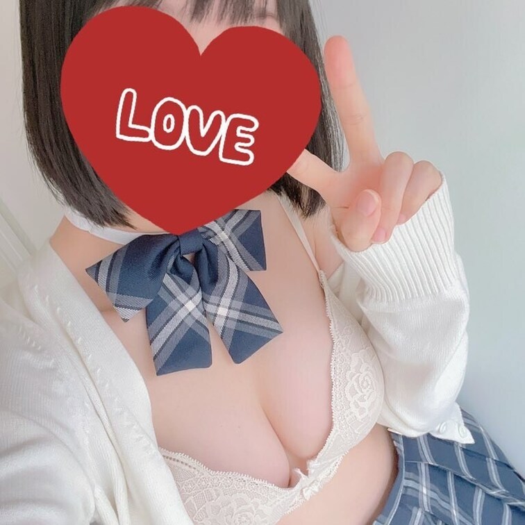こんちきゅ〜！
今日も1日おつかれさまです✨

最近は白色下着が多い気がしてます🕊️
清楚に見えてお気に入りです