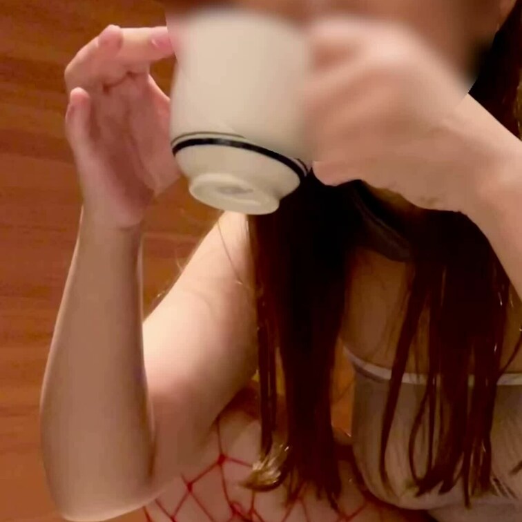 【美希】ノーパン網タイツでコーヒー飲みながら💩
単品動画にあります。
