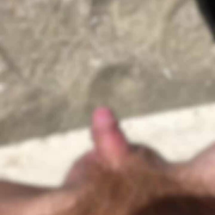 
人気の、海での露出動画🏝️

空き缶におしっこしてから
そのままオナニー。
夜の露出もいいんだけど、
僕は
