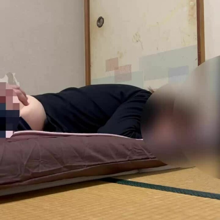 夫婦の営み（静かに感じまくる嫁）