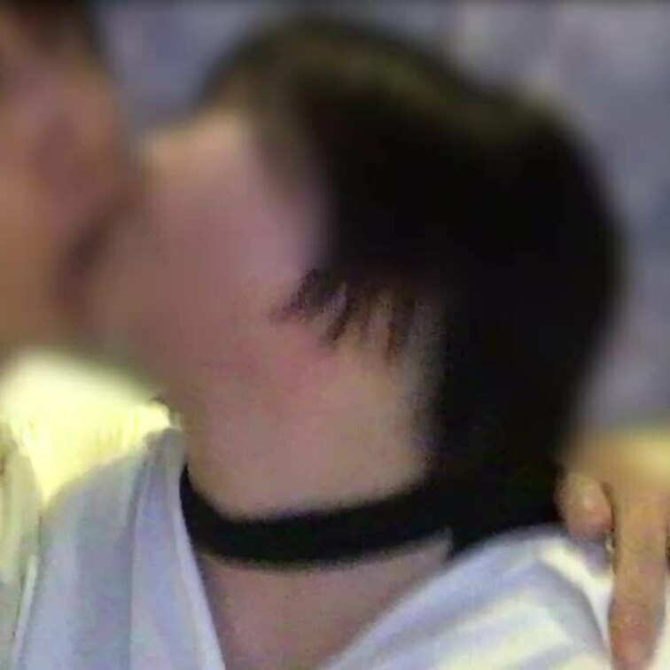 ラブホでのキス動画です。ずっとデイープキスしてます！
