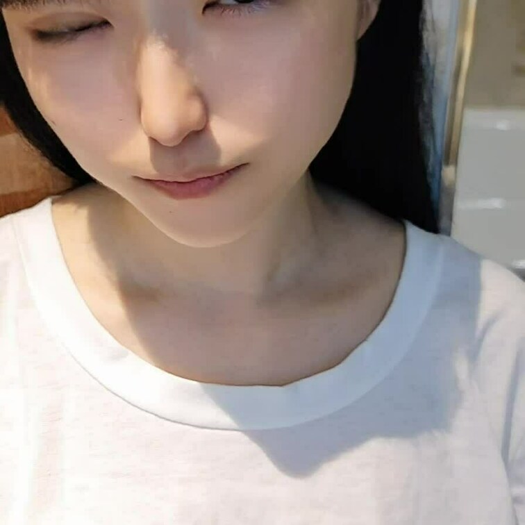 みはねの乳首をちょっと弄ってみる😄