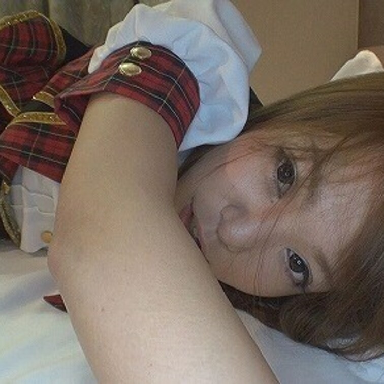 こちょこちょ族　トモチン激似の逆襲　AKB48風制服編　パート２

今度は人気のうつぶせ○○○束でのくすぐりです！