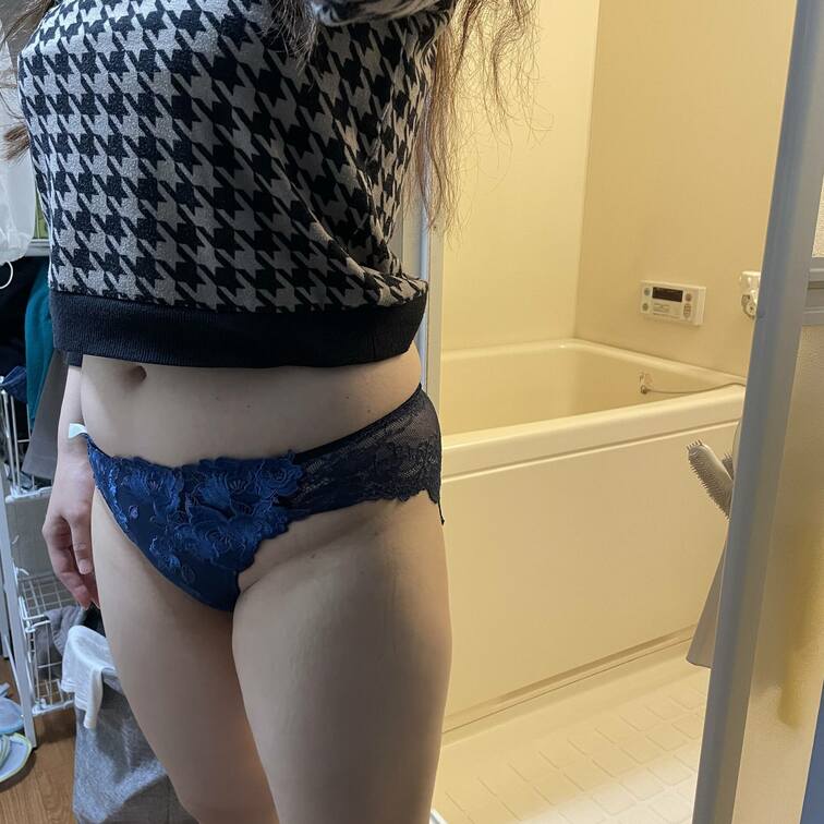 中も見たい💓?
じゃあ脱がしてくれますか😘?