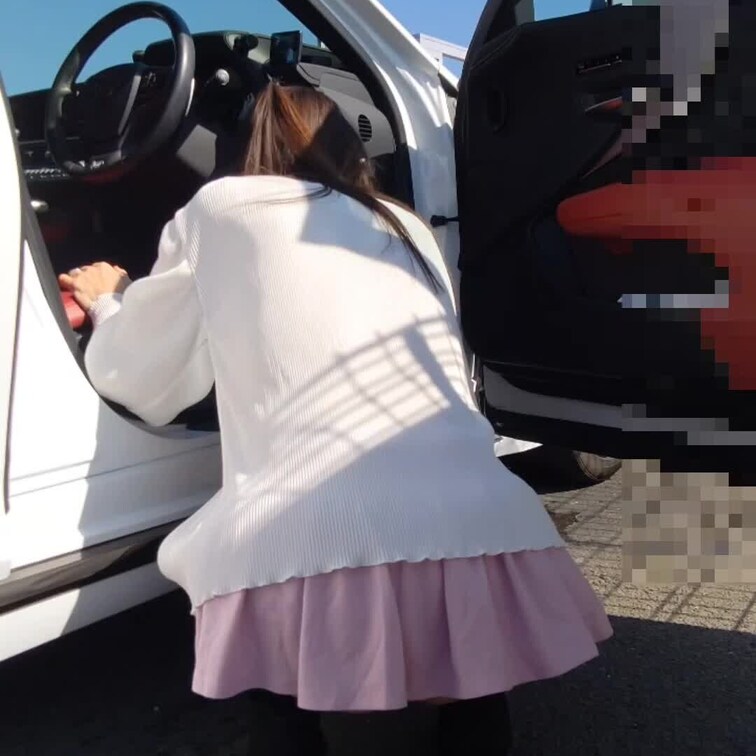 エロ洗車へGO♪シリーズ💕
アナルプラグ着けてNPで🚘️🚿のお手伝い❣️
よ～く 目を凝らしてみてみて～🎶
キラン