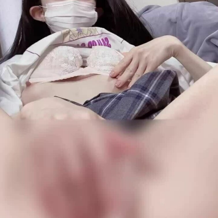 乳首すごいたっちゃってはずかしい、、