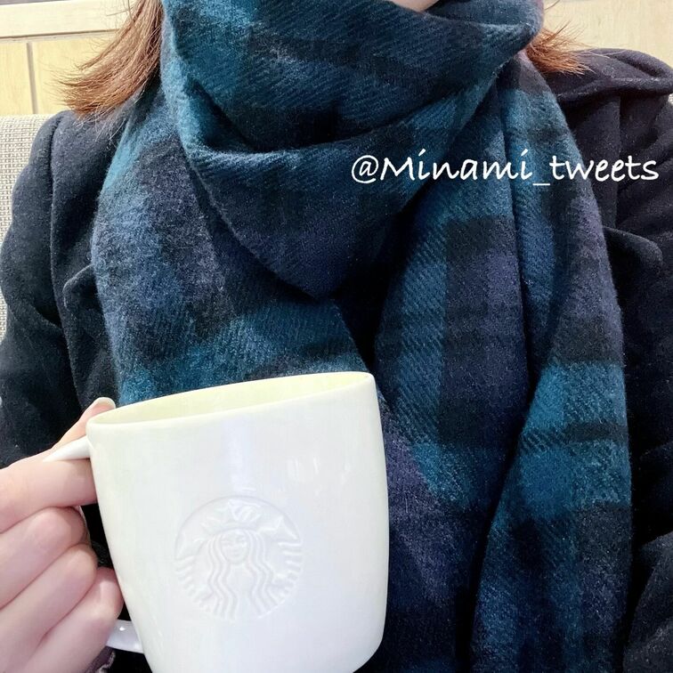 スタバに来ました。
チャリは寒いからマフラー必須。