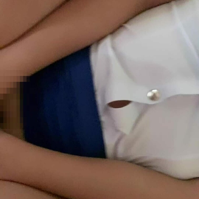 【縦バージョン】CAコスプレ姿のお○○○さんに痴女責めされた後、生挿入外出し大量射精
※挿入のみシーンを縦にしてお