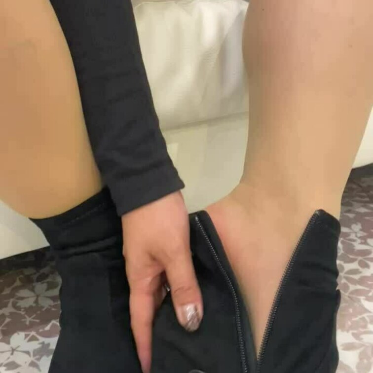 ブーツ脱ぐだけ…ムービー