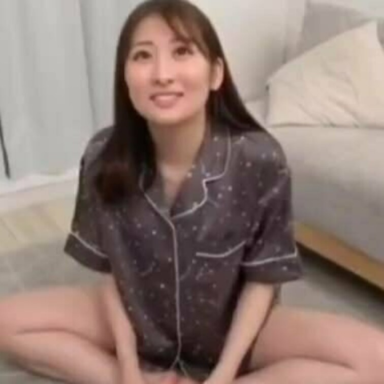 友達のおねがいとはいえさぁ、彼女を差し出すなんてねぇ💓 
友達がわたしとヤリたかったらしく、わたしはキスされ、手マンさ