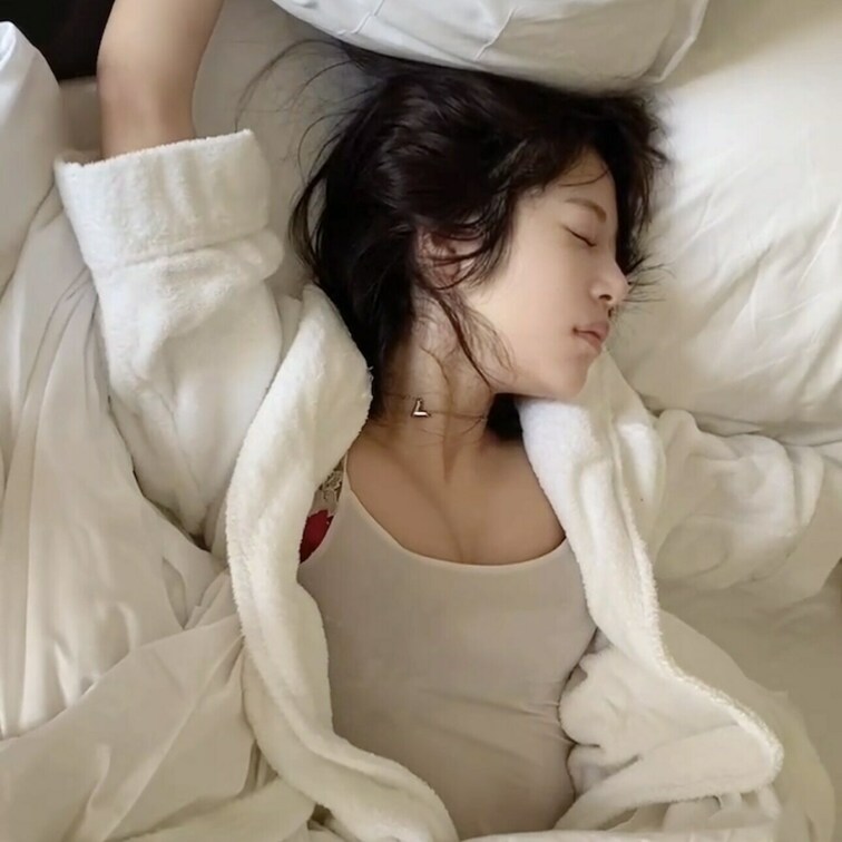 クリスマスデートの寝起きにエッチに起こされた動画です・・♥️