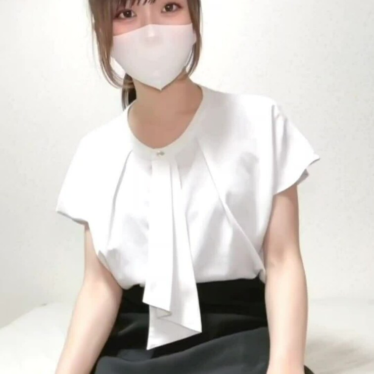 清楚な服着たままオナニー♡
