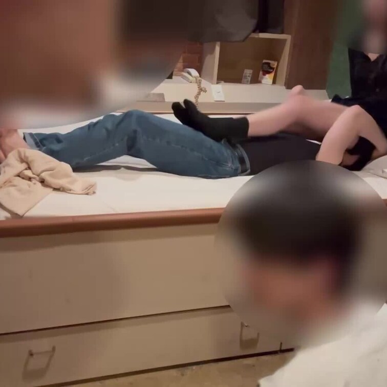 part2.【男+女の複数プレイ+足匂い責め/唾/乳首攻め】