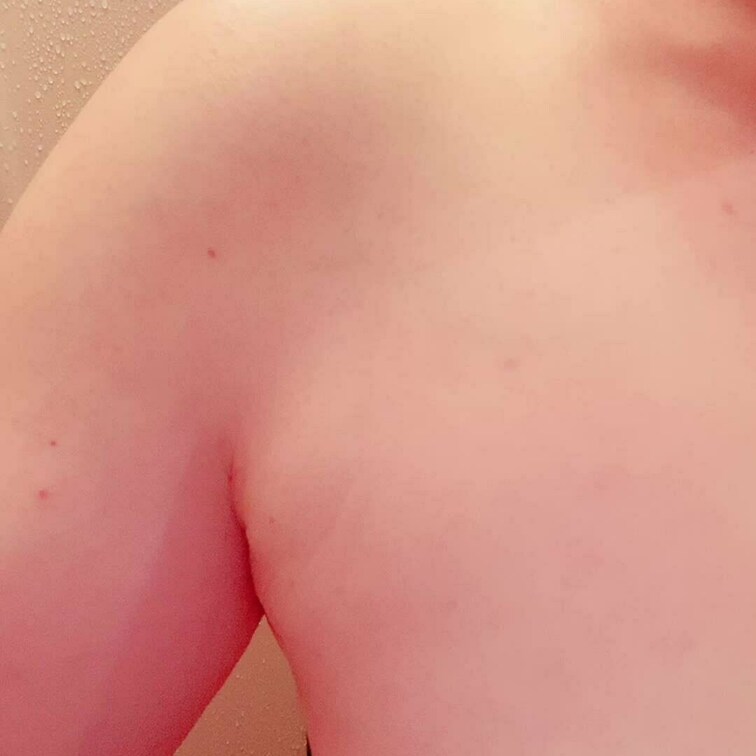 暑い、暑すぎる日の熟女の乳首。
首元の日焼けがもう、ね💦

お近づきプランの入会、継続ありがとうございます！
と