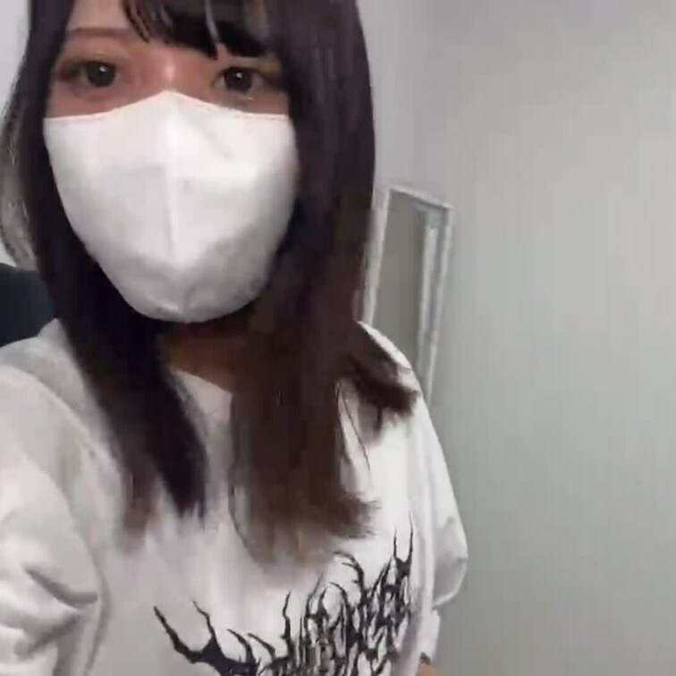 【りん 18 歳】

りんさんのライブ配信動画です
生配信 だと、1 回の有料配信を視聴すると、おおよそ平均 5,