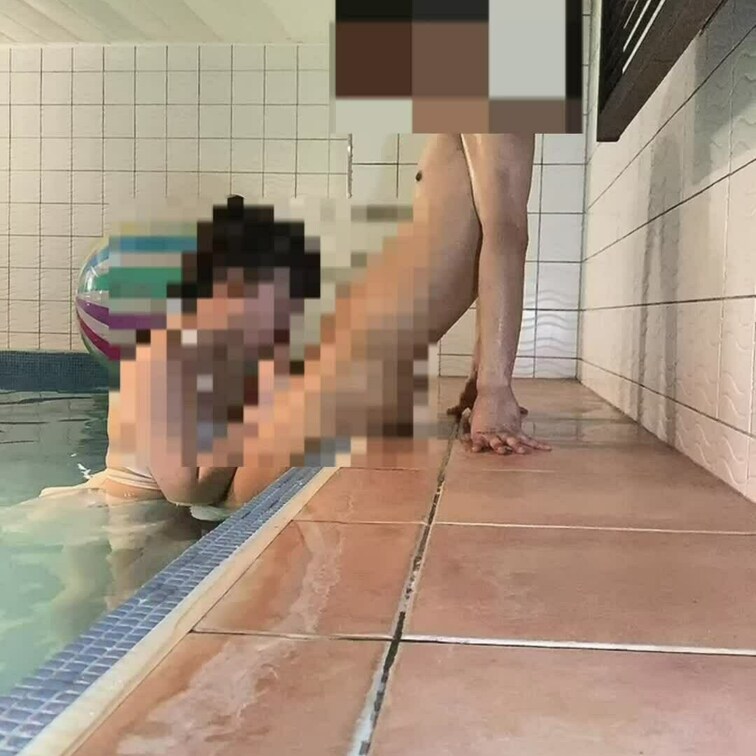 プールで🫶