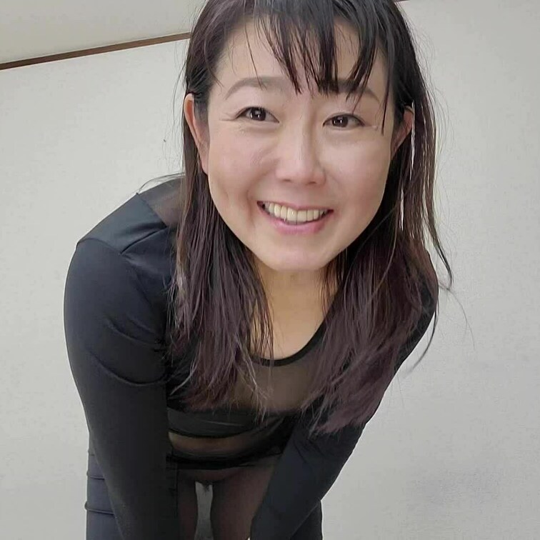 セクシーワンピースを脱いで
黒のパンスト履きます
ノーパンパンストStyleは
まゆみの定番になりました！

