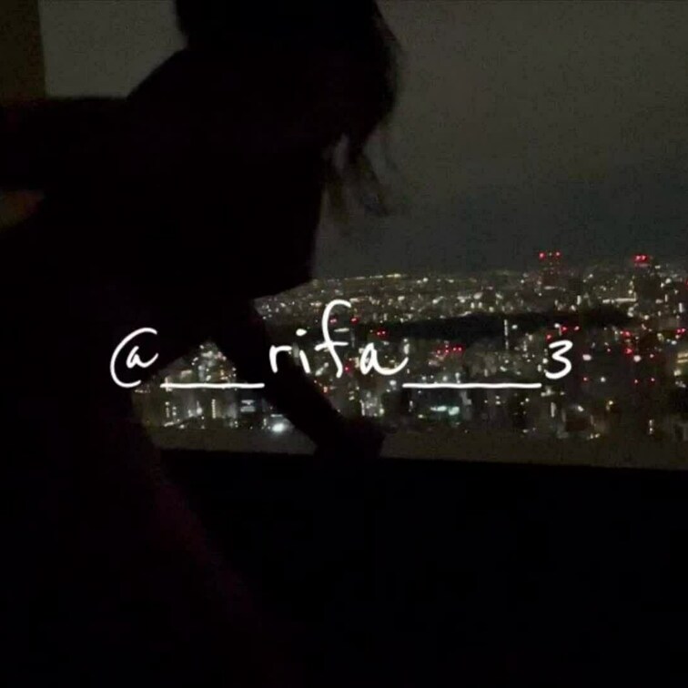 真っ暗にして夜景を楽しみながら立ちバックで責める。イっても止まらず突き続ける。