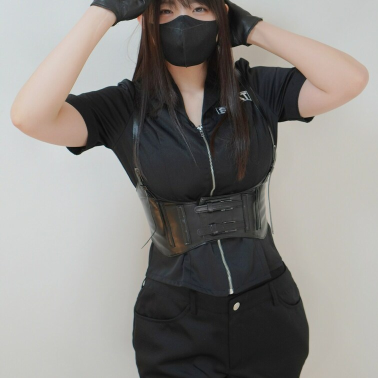 おっぱいの大きいすけべなSWATさん💕

「お○○○さん、ちょっとこちらを見てもらってもいいですか？」


色