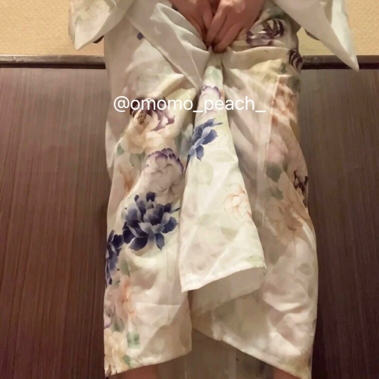 【浴衣で順番待ち中におもらし】
気になっている先輩と初めてのお祭りデート
一緒にラムネを飲んだり楽しい時間を共有

