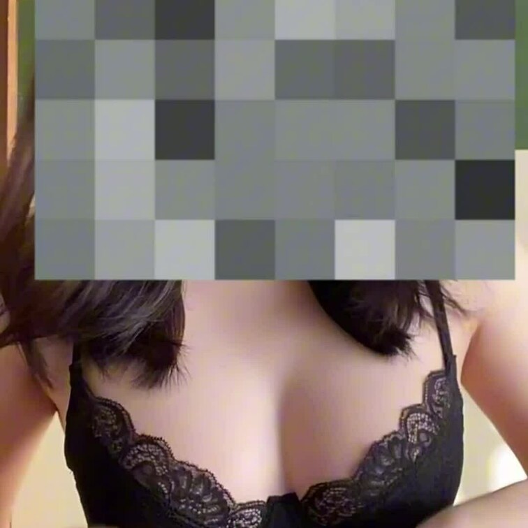 乳首触ってる過去動画