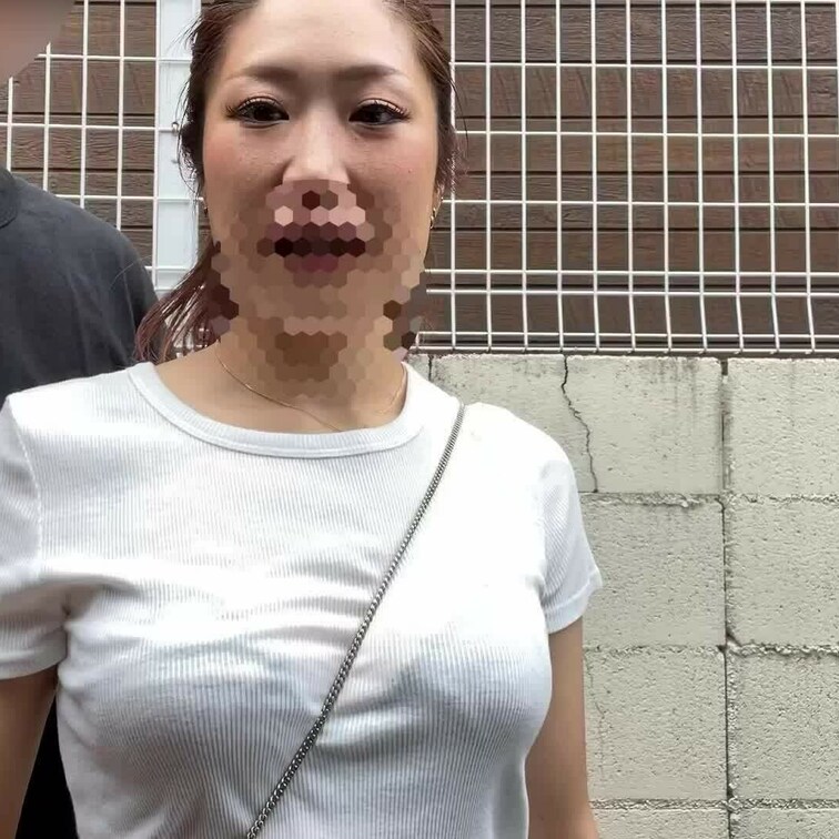大阪市中心部の駐車場(野外)で2人でイチャイチャ🥰💋
 
 みんなが思うより外なんでスリル満点💯
 最高に楽しい😀