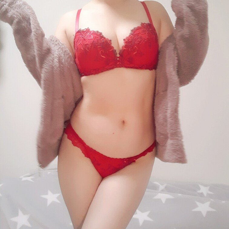 バレンタインは赤い下着で❤🍫🎁