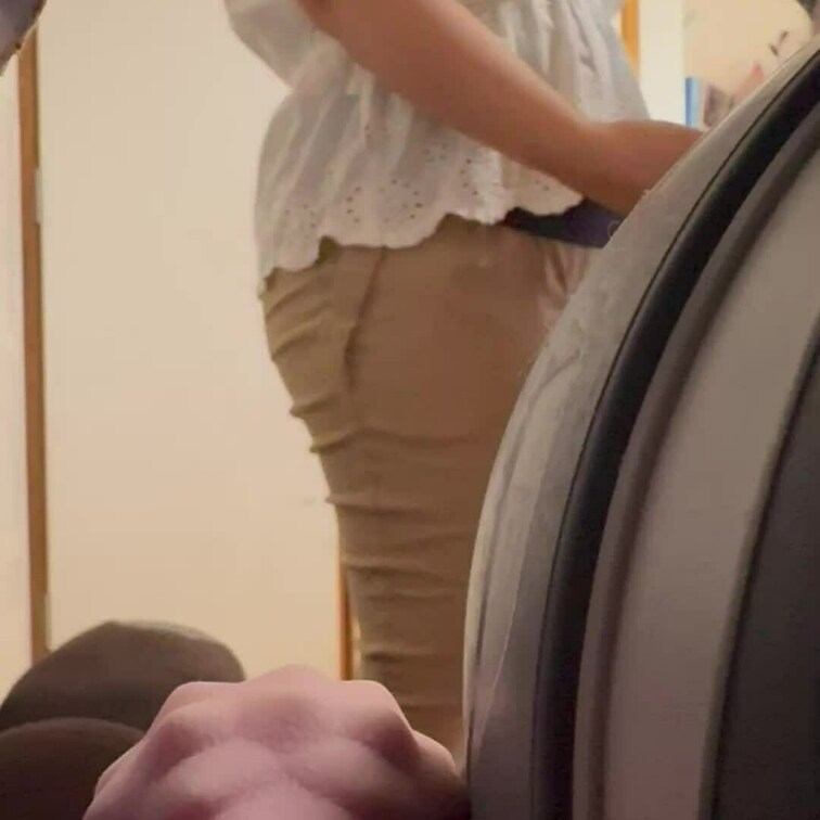 朝フェラ　
どうにかオチンチンが映り込まない角度で撮影成功した
コレならモザナシで大丈夫なのかな？

朝フェラは