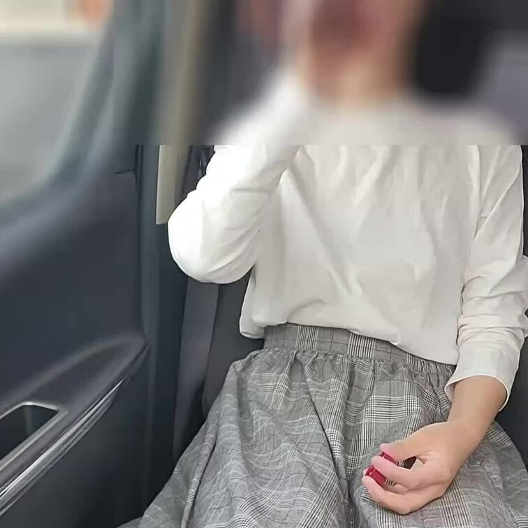 色々な場所でスリルとドキドキを楽しむのが性
癖の彼女、、


普段から利用してる家近コンビ二の駐車場でエッチな悪