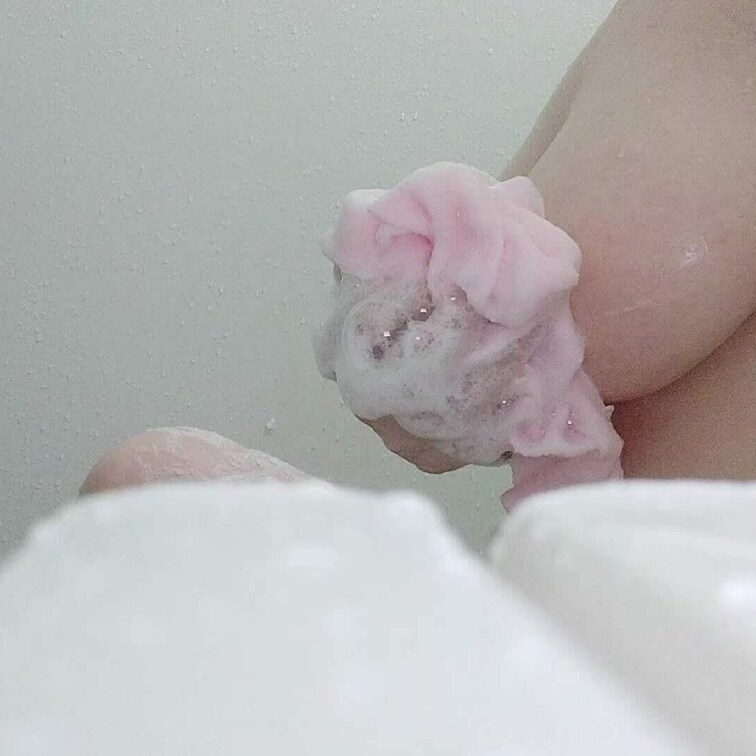 垂れ乳の横側(〃∇〃)
垂れ下がってる🩷