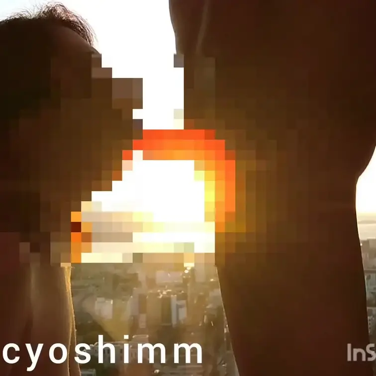 朝日が昇る前でのちんぽです（笑）。フェラチオのシルエットは刺さりますね!