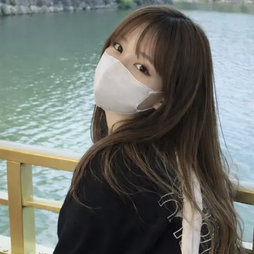 太ももにはさんでみおっ💜