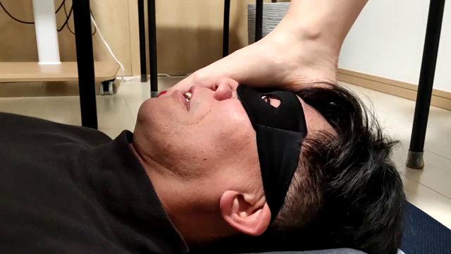 渚ちゃんの机の下で顔面両足立ち生足...