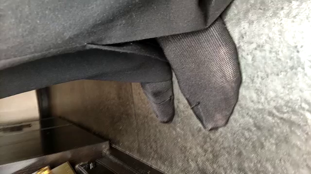 ソックスで顔を踏みながら歌うめいち...