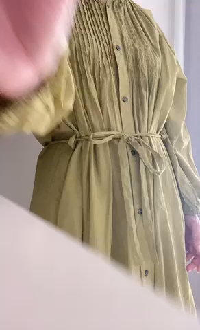 住宅街の窓を全開にオープンにして公...
