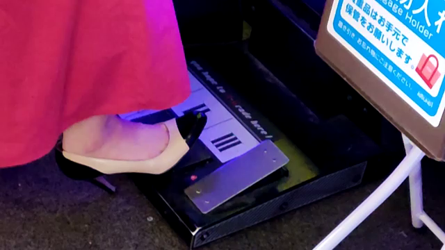 渚ちゃんのゲーセンでペダル踏みまく...