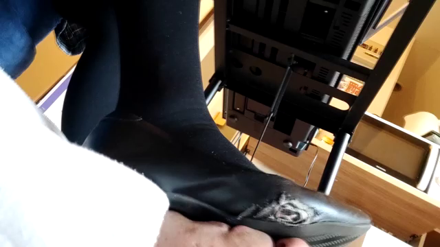 さなちゃんのピアノ演奏汚パンプスで...