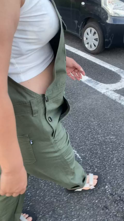 ツナギstyle妻　覗き込めば見える…