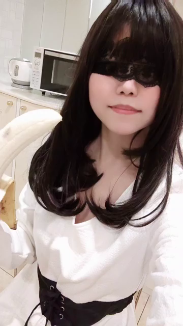 撮影の合間にバナナ食べた🍌