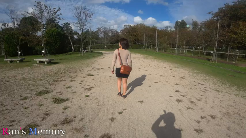 公園をノーブラで歩く・・・