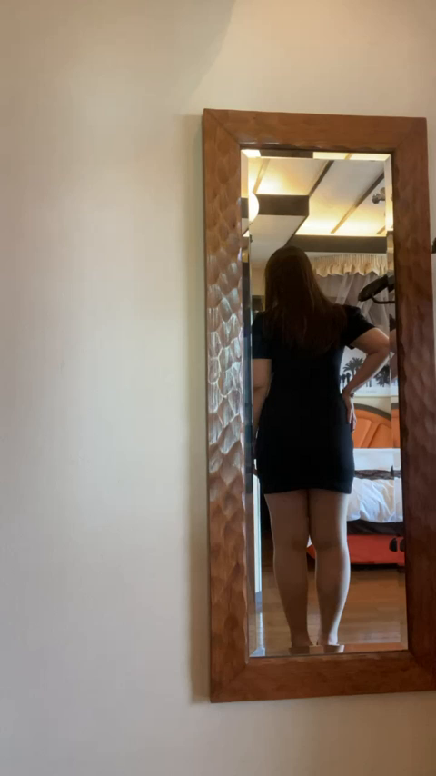 鏡の向こうには