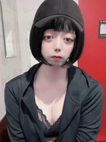 ボクが谷間さらしてエッチな顔するシ...